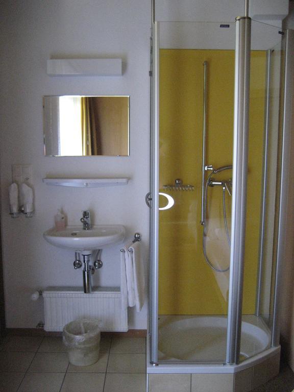 Hotel Garni Simplon Brigerbad 部屋 写真